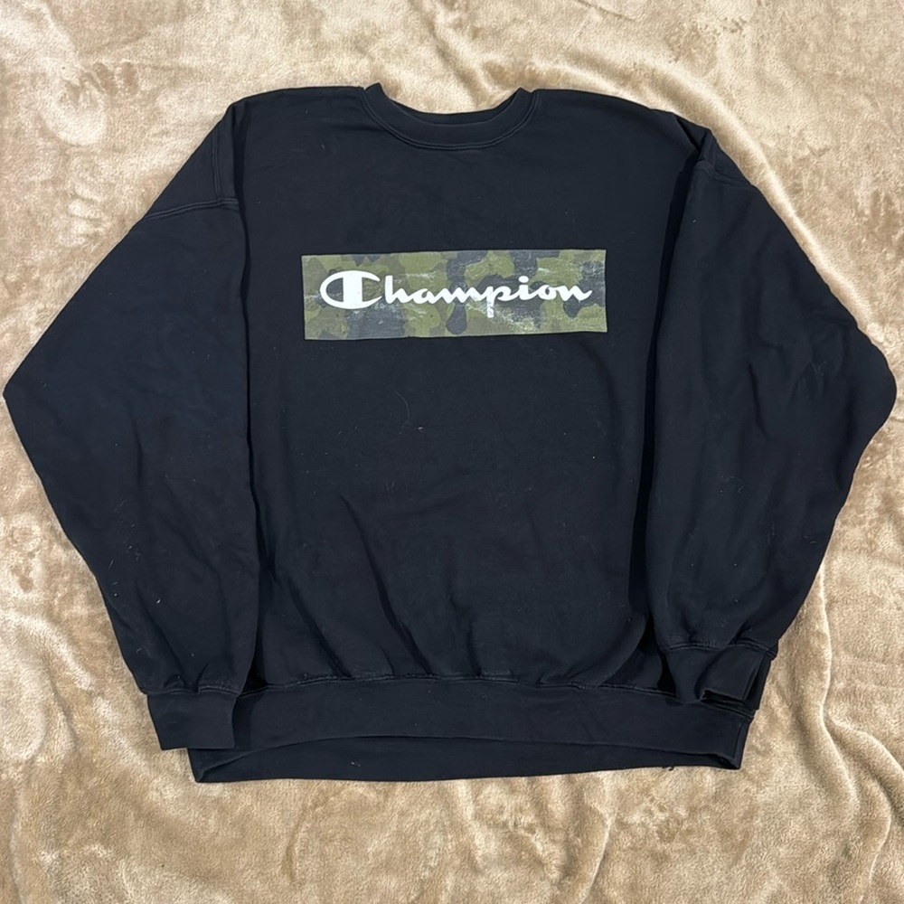 Champion Black & camo crewneck